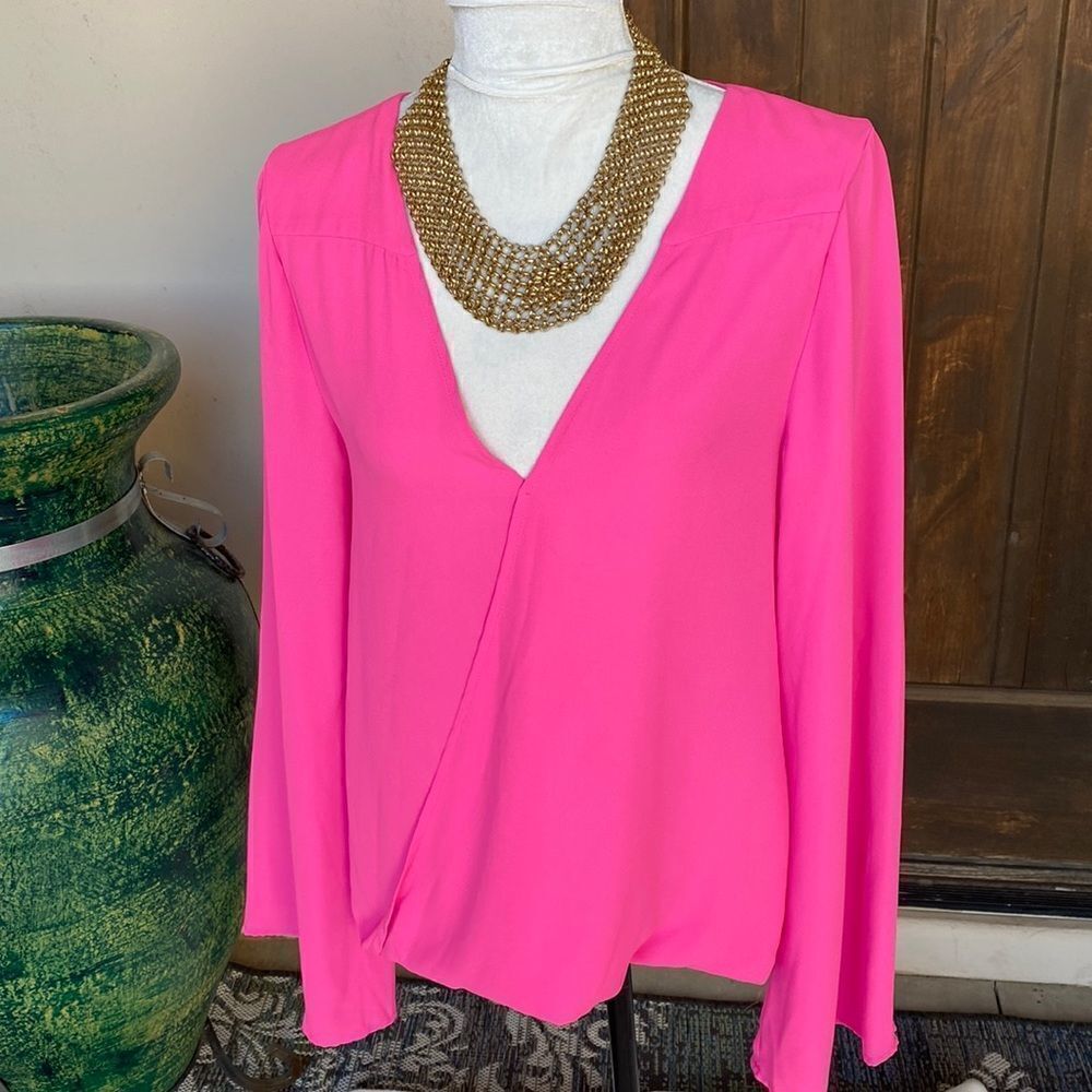 Hot pink v neck flowing sleeves top size lrg by olivaceous